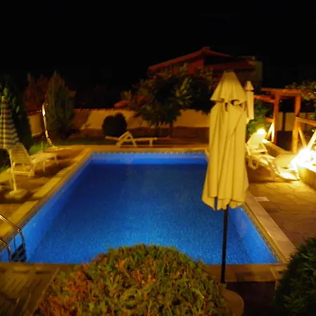 The Luxary With Private Pool Holiday home Kosharitsa